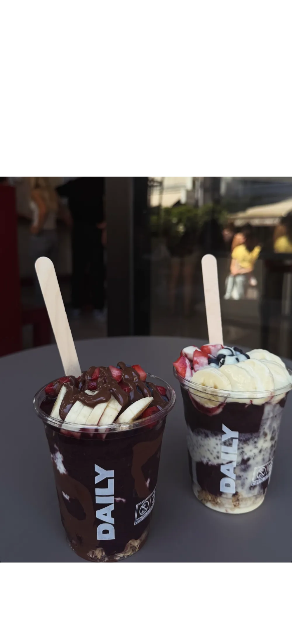 Classic Açaí Bowl mit Banane, Mango und Granola